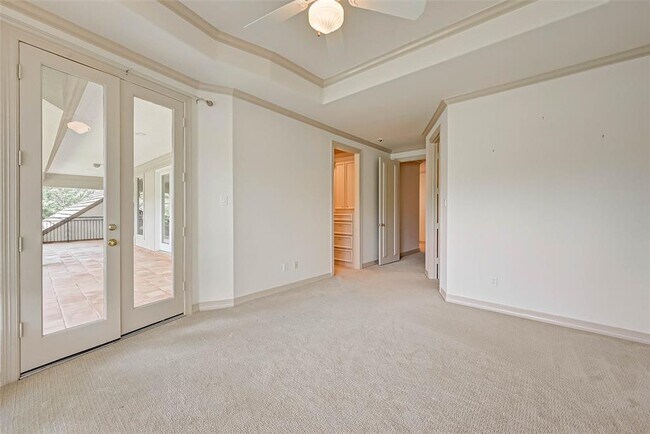 Building Photo - 16810 Southern Oaks Dr