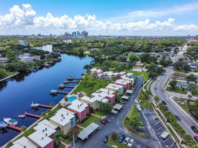 Building Photo - 2424 W Tampa Bay Blvd