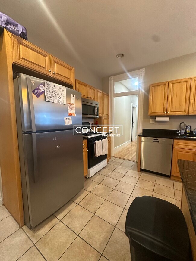 Building Photo - 66 Calumet St