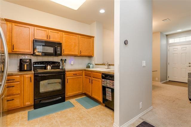 Building Photo - 2747 Hyde Park Dr