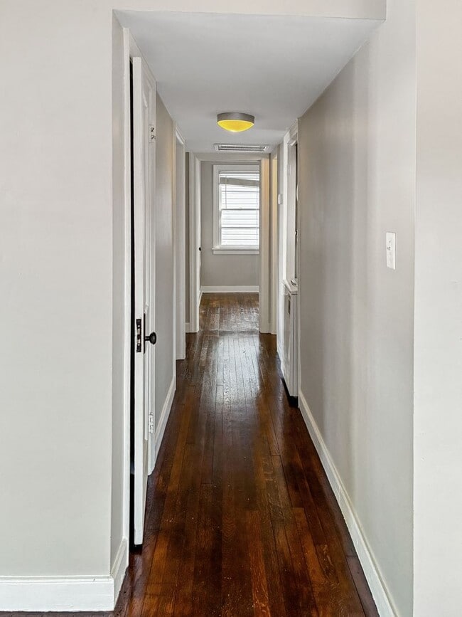 Building Photo - Newly Remodeled 3 Bedroom Home - Northside...