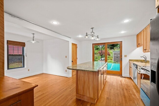 Building Photo - 35 Merrimac St