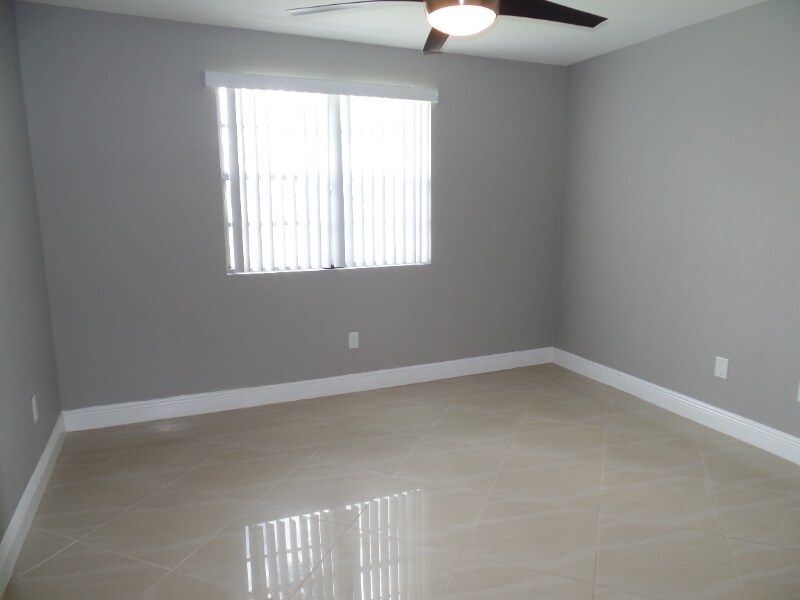 Building Photo - 1255 SW 46th Ave