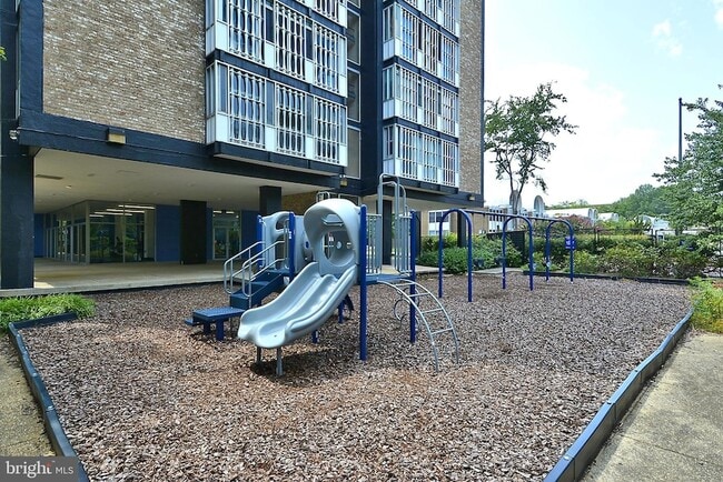 Building Photo - 1301 Delaware Ave SW