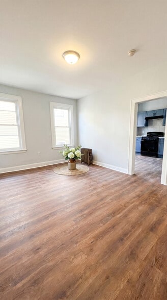 Building Photo - 55 Schley St