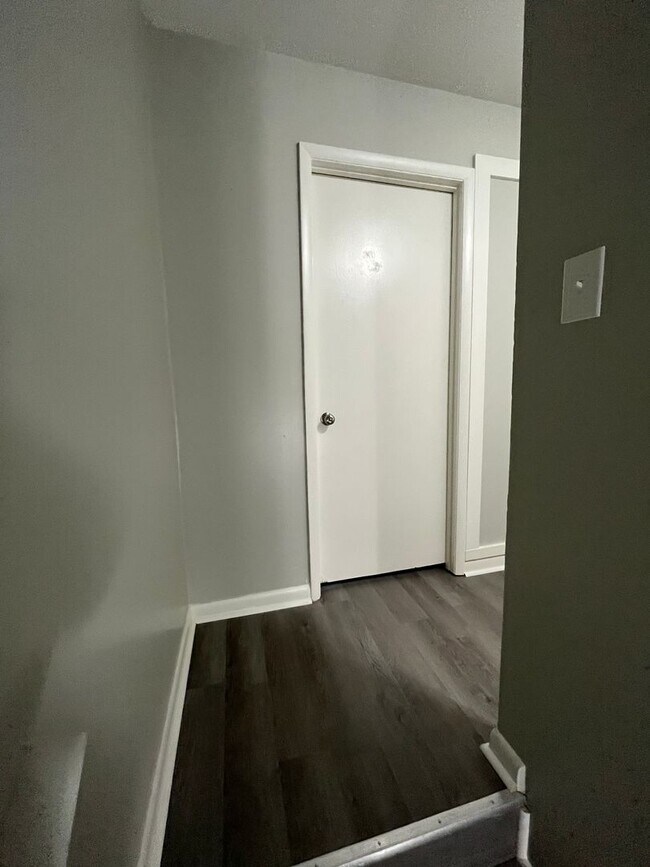 Building Photo - 902 Preston St