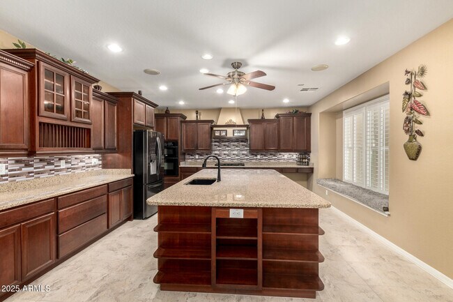 Building Photo - 6820 S 42nd Ln