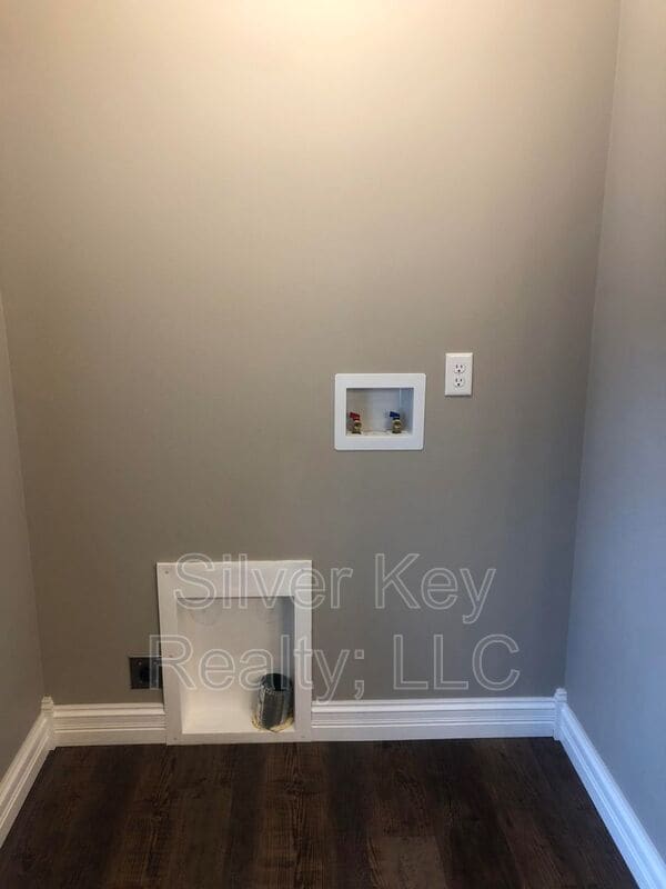 Building Photo - 427 Sterling Rd