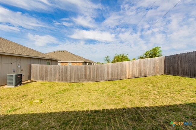 Building Photo - 3505 Abraham Dr