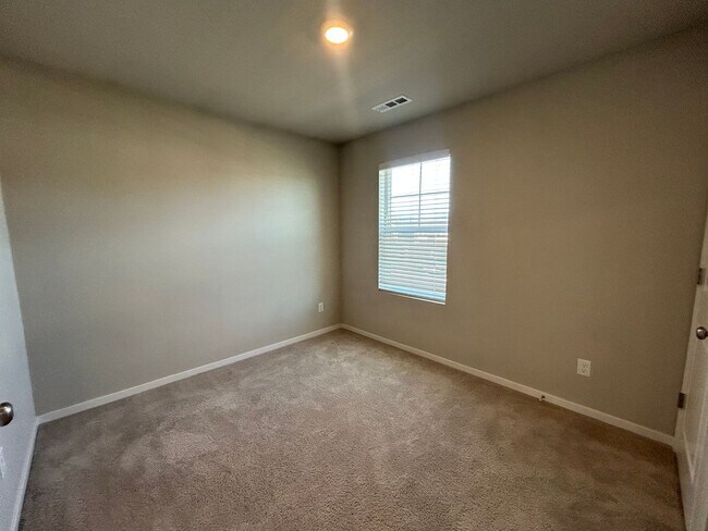 Building Photo - Beautiful 4 Bedroom Home with Attached Garage!