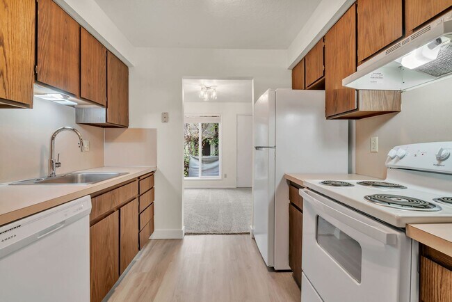 Building Photo - 1628-1628 Madras St SE