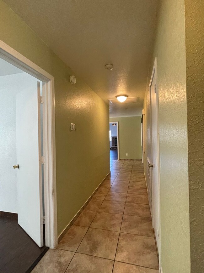 Building Photo - Apple Valley- 3 Bedrooms, 2 Bathrooms, Sol...