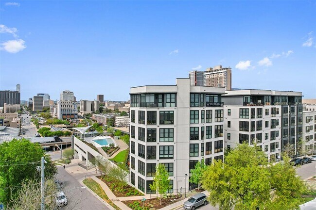 Building Photo - 800 Embassy Dr