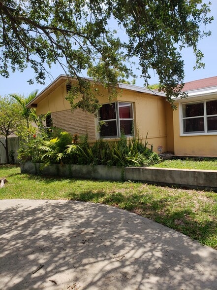Building Photo - 4012 Garden Ave