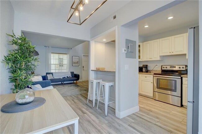 Primary Photo - 2708 NE 14th Street Causeway