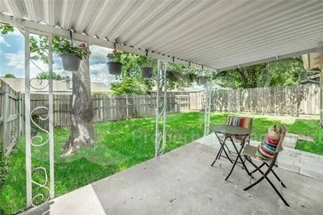 Building Photo - 2917 Shenandoah Dr