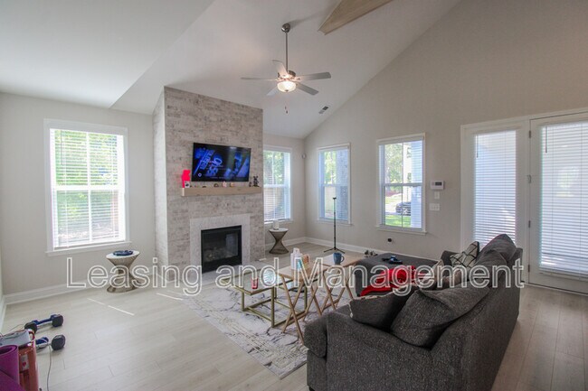 Building Photo - 448 Bluegill Ln