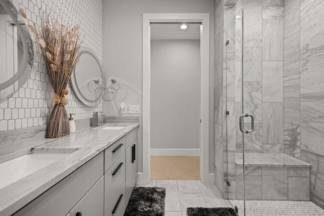 Building Photo - 3610 Thompson St