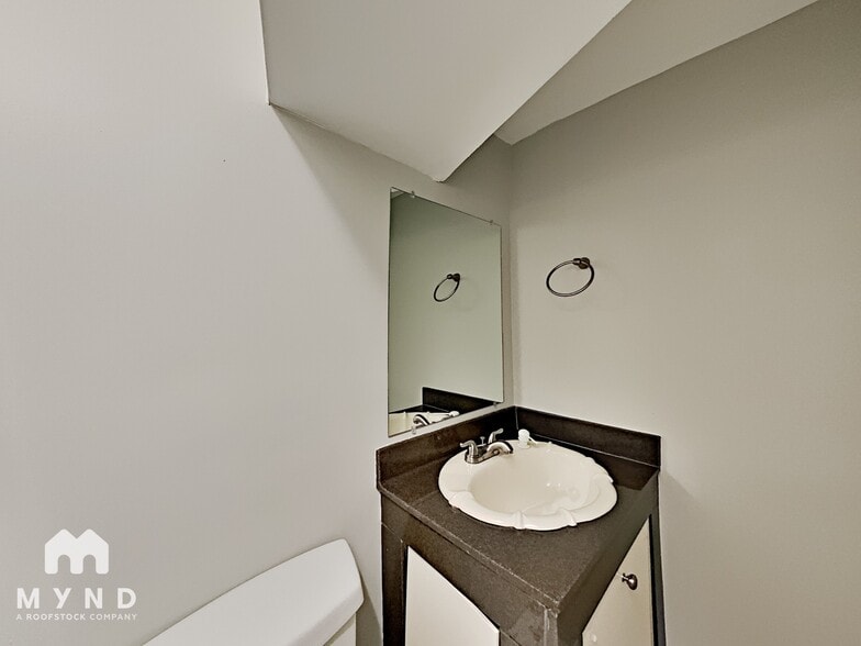 Building Photo - 307 Burton Dr