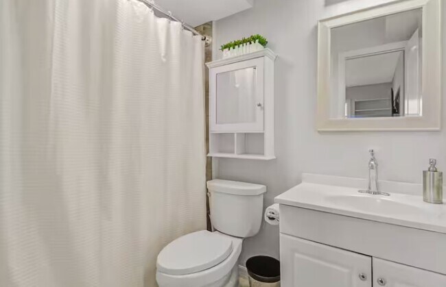 Building Photo - 170 Turtle Lake Ct