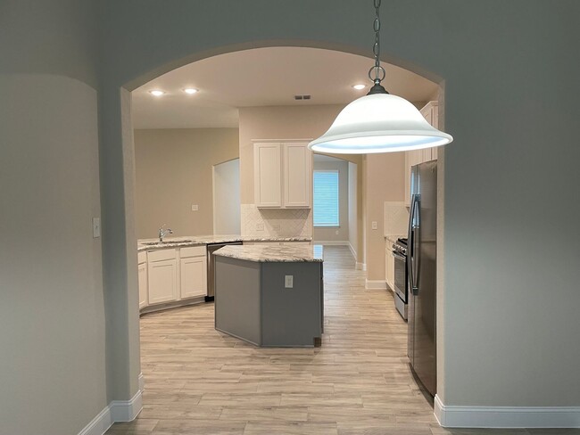 Building Photo - 4 Bedroom in Gruene Field / 1 Mile to Grue...