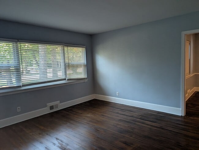 Building Photo - Pristine Ranch-style Home in Commonwealth!