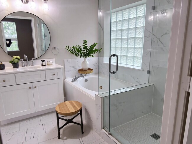 Building Photo - 18006 Barton Ridge Ln