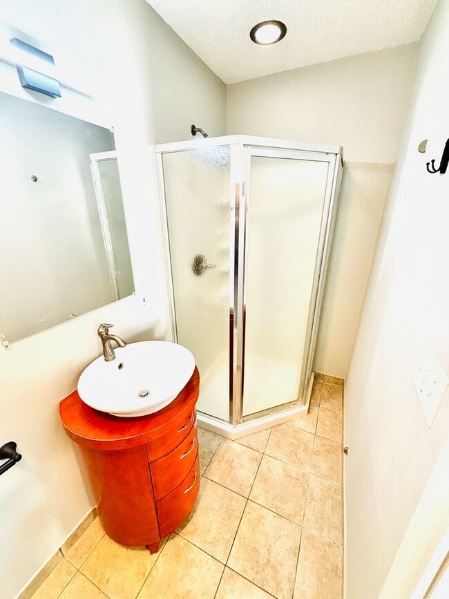 Building Photo - Newly Updated In Prime Apple Valley Neighborhood