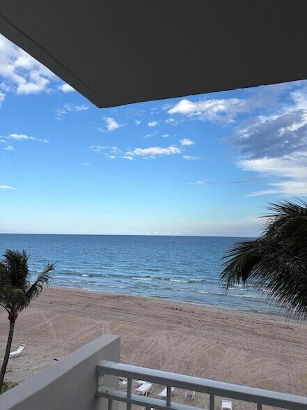 Building Photo - 3221 S Ocean Blvd