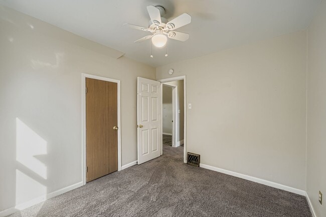 Building Photo - Stylish Home in the Heart of Highland with...