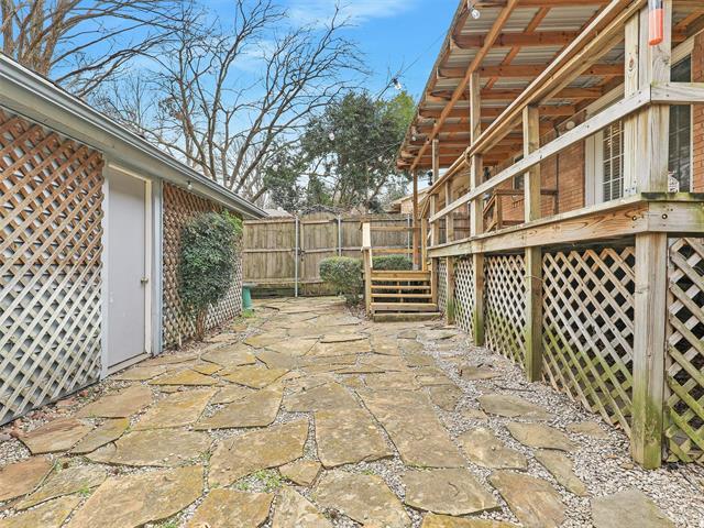 Building Photo - 7022 Kingsbury Dr