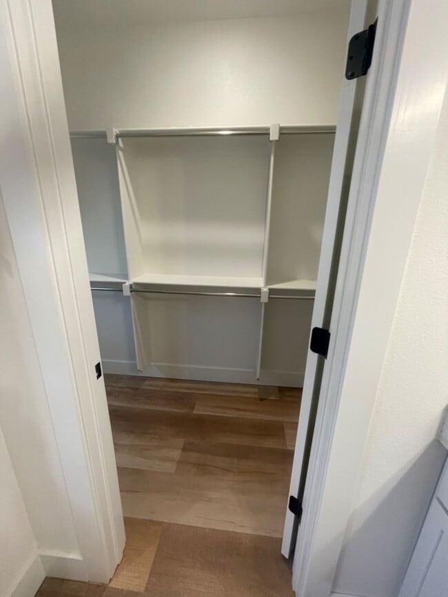 Building Photo - Bentonville Townhouse!