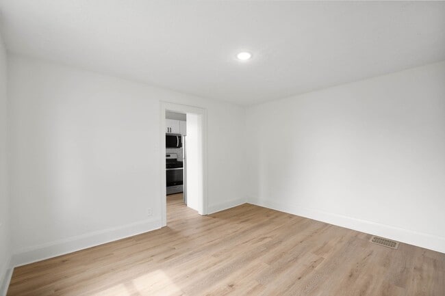 Building Photo - 1117 McNeilly Ave