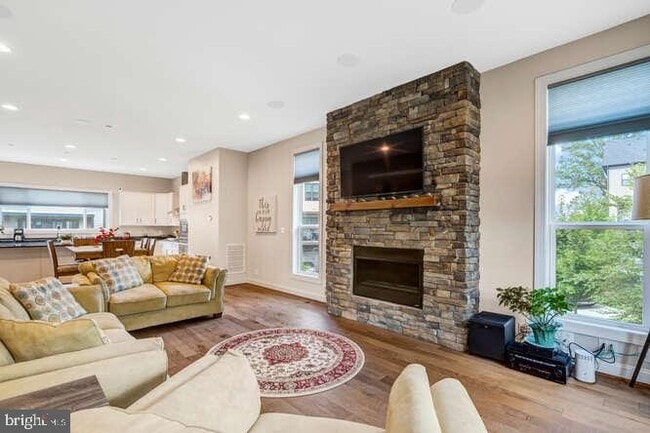 Building Photo - 12258 Sessile Commons