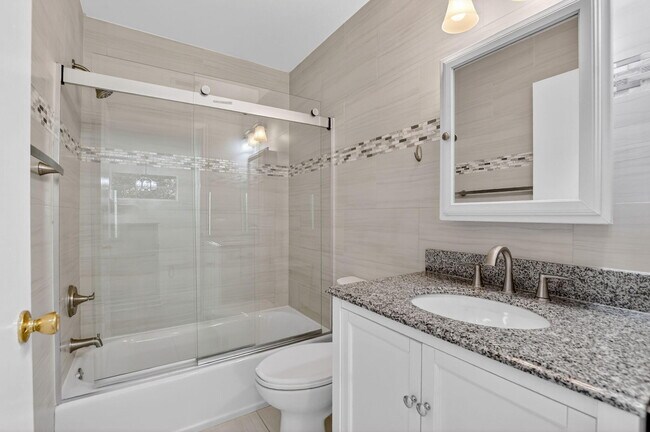 Building Photo - 6695 Via Regina