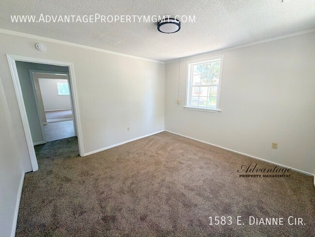 Building Photo - 1583 E Dianne Cir