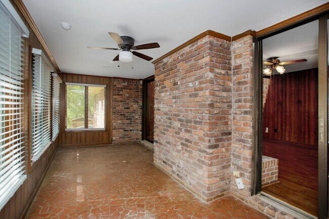 Building Photo - 2837 Hermosa Dr