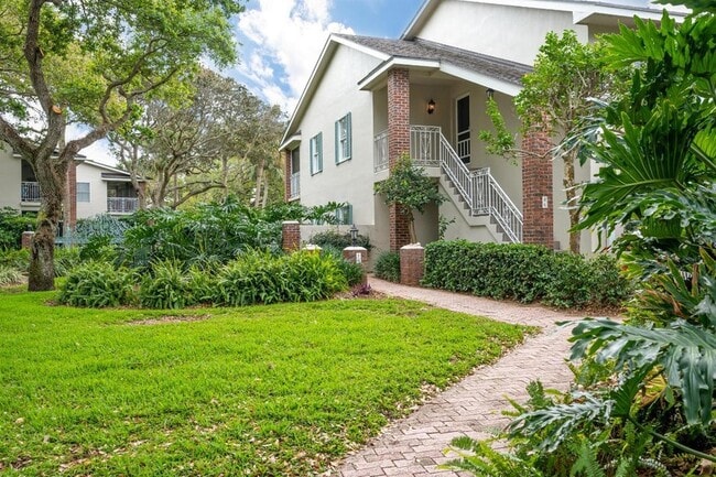 Building Photo - 2 Park Shores Cir