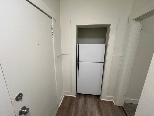 Building Photo - Charming 1 Bedroom Apartment in the Heart ...