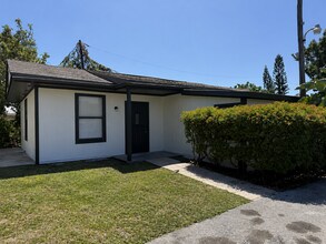 Building Photo - 202 2nd St