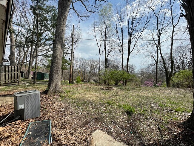 Building Photo - 3 Bedroom. 2 Bath Near Purdue!