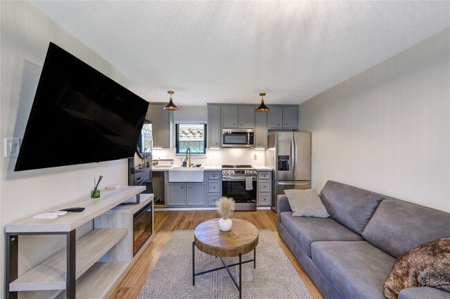 Building Photo - 3201 Westridge St