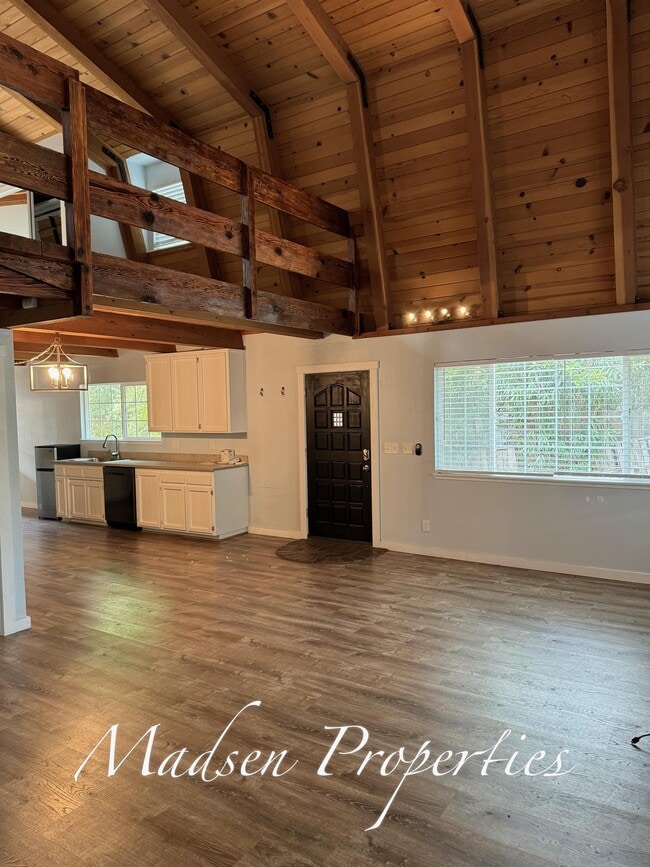 Building Photo - 20 Fairhill Dr