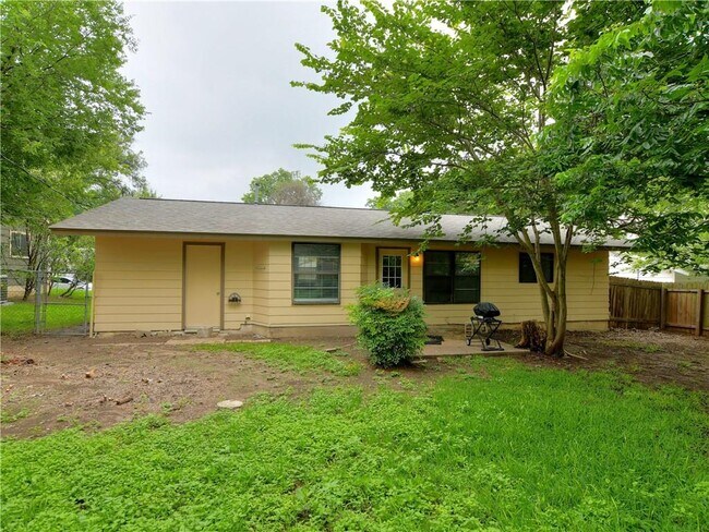 Building Photo - 1105 Alden Dr