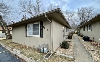 Building Photo - Large 2 bedroom 1 bathroom duplex