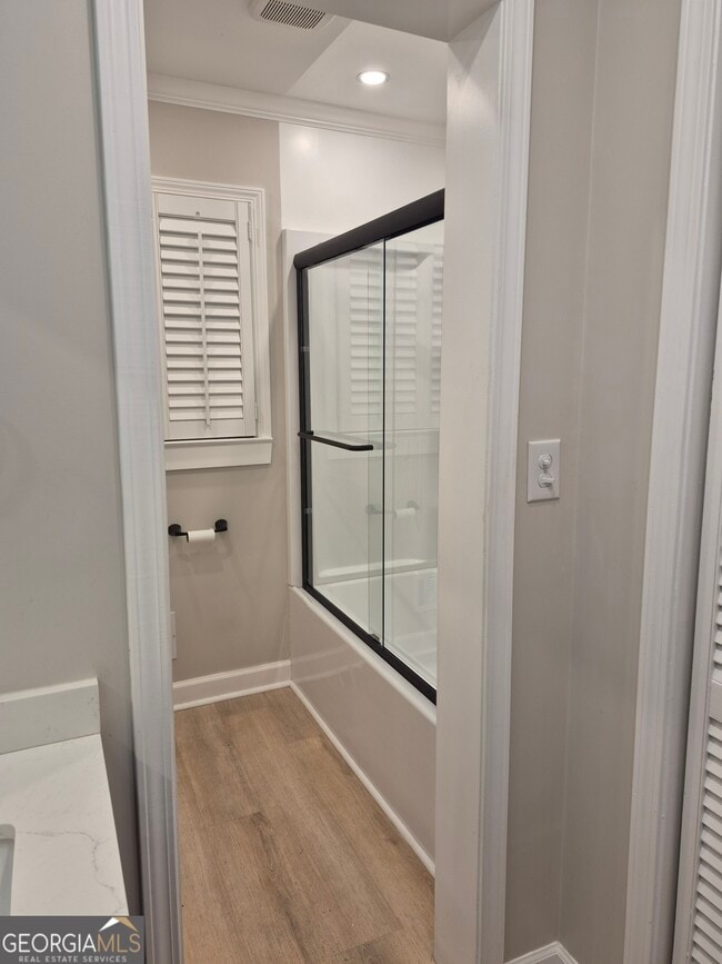 Building Photo - 930 Hill Pl