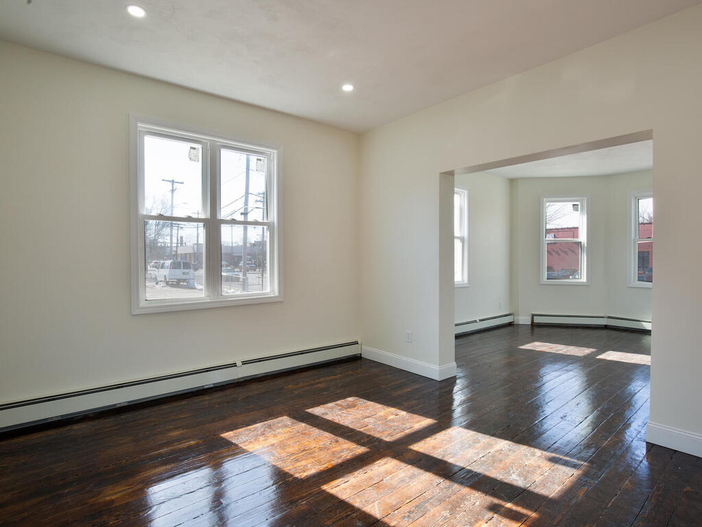 Building Photo - 35 Valley St