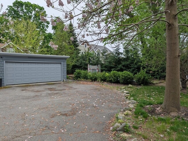 Building Photo - 276 Linwood Ave