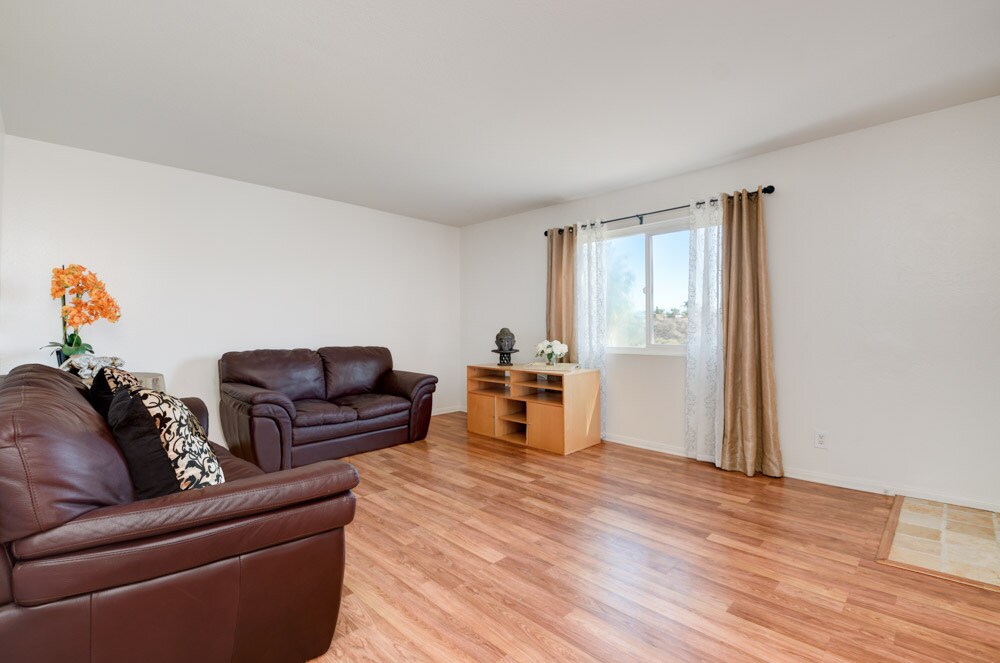 Building Photo - 526 Calle Montecito