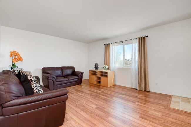 Building Photo - 526 Calle Montecito